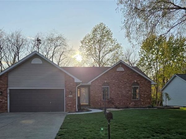 2733 Fieldstone Drive, Maryville, IL 62062