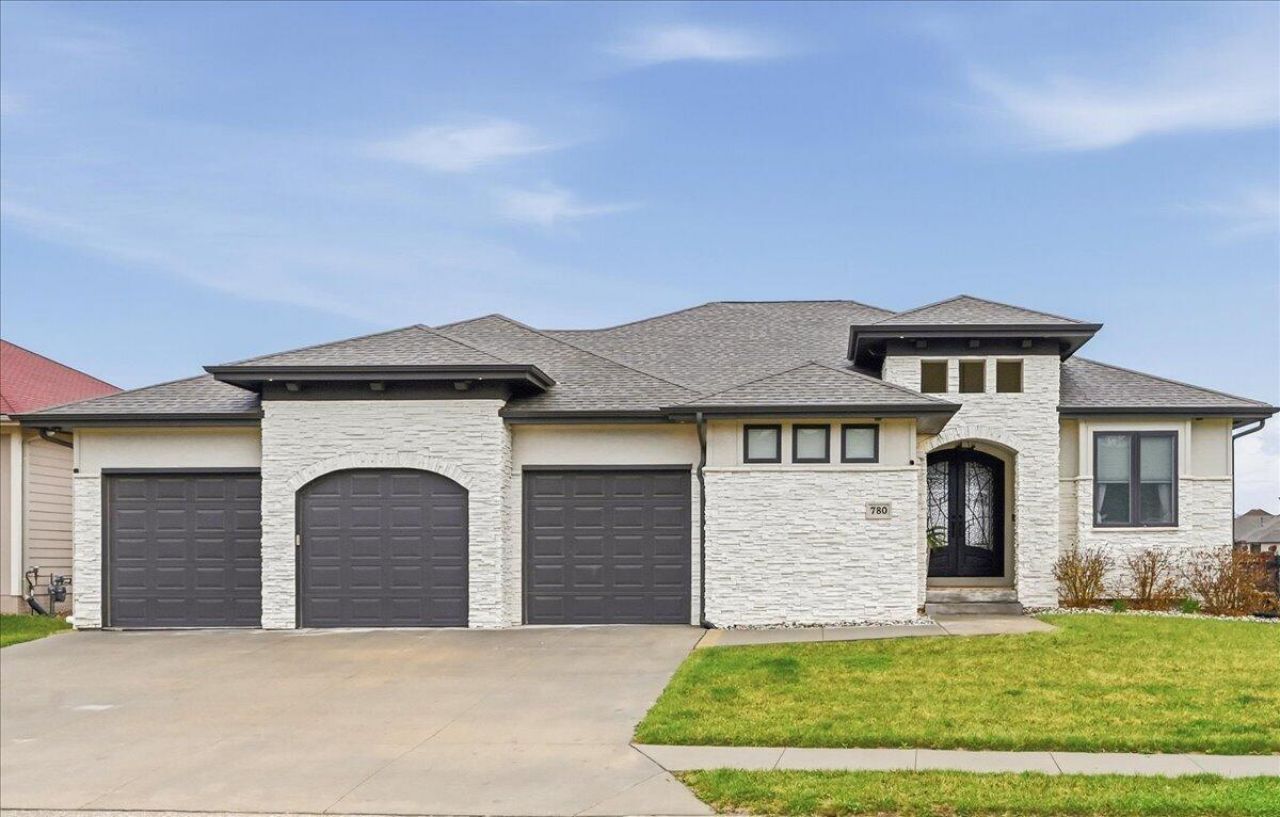 780 Key Circle, Carter Lake, IA 51510 Main Photo