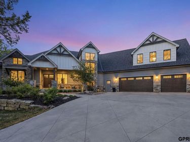 19736 Raven Drive, Louisville, NE 68037