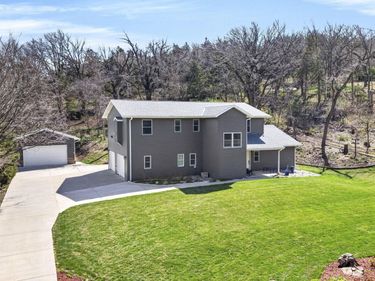 9678 Oak Valley Road, Blair, NE 68008