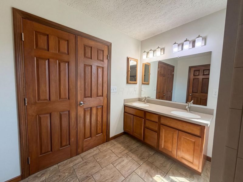 352 Highbanks Valley Court, Newark, OH 43055 Photo 6