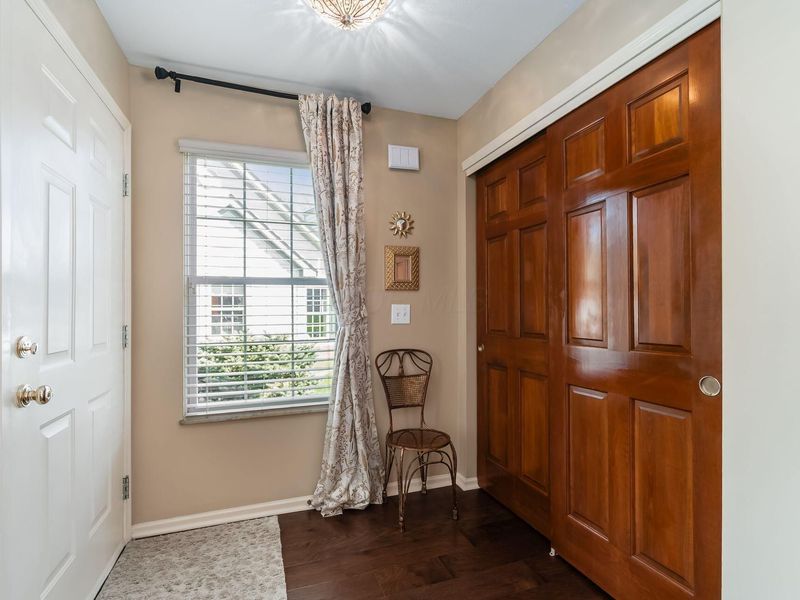 6531 Upper Lake Circle, Westerville, OH 43082 Photo 2