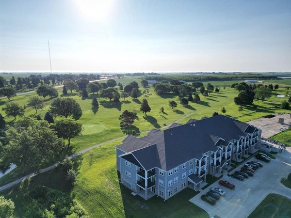 201 Sunrise Park RD, Unit #202, Storm Lake, IA 50588