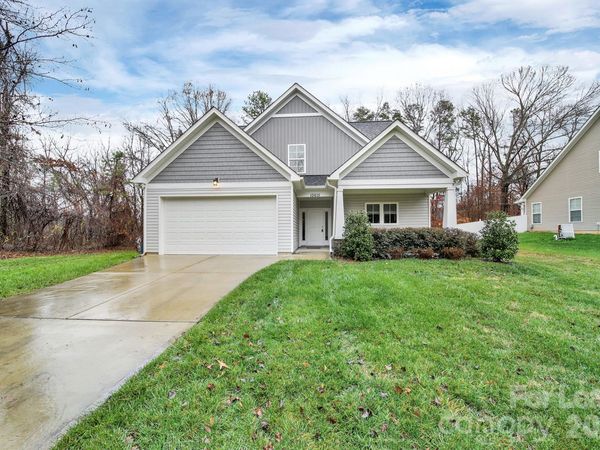 10615 Forest Drive , Matthews, NC 28105