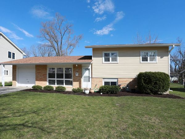 600 Flagstaff Lane , Hoffman Estates, IL 60169