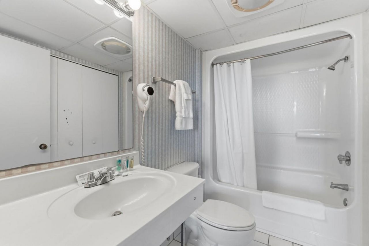 201 77th Ave. N Photo 4