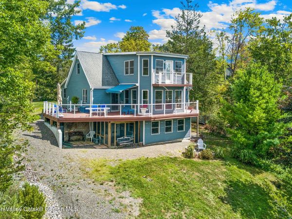 56 Manhattoes Drive, Athens, NY 12015