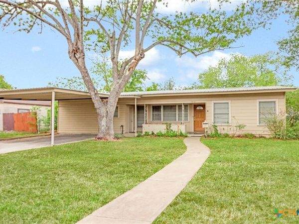 1010 E Humphreys Street, Seguin, TX 78155
