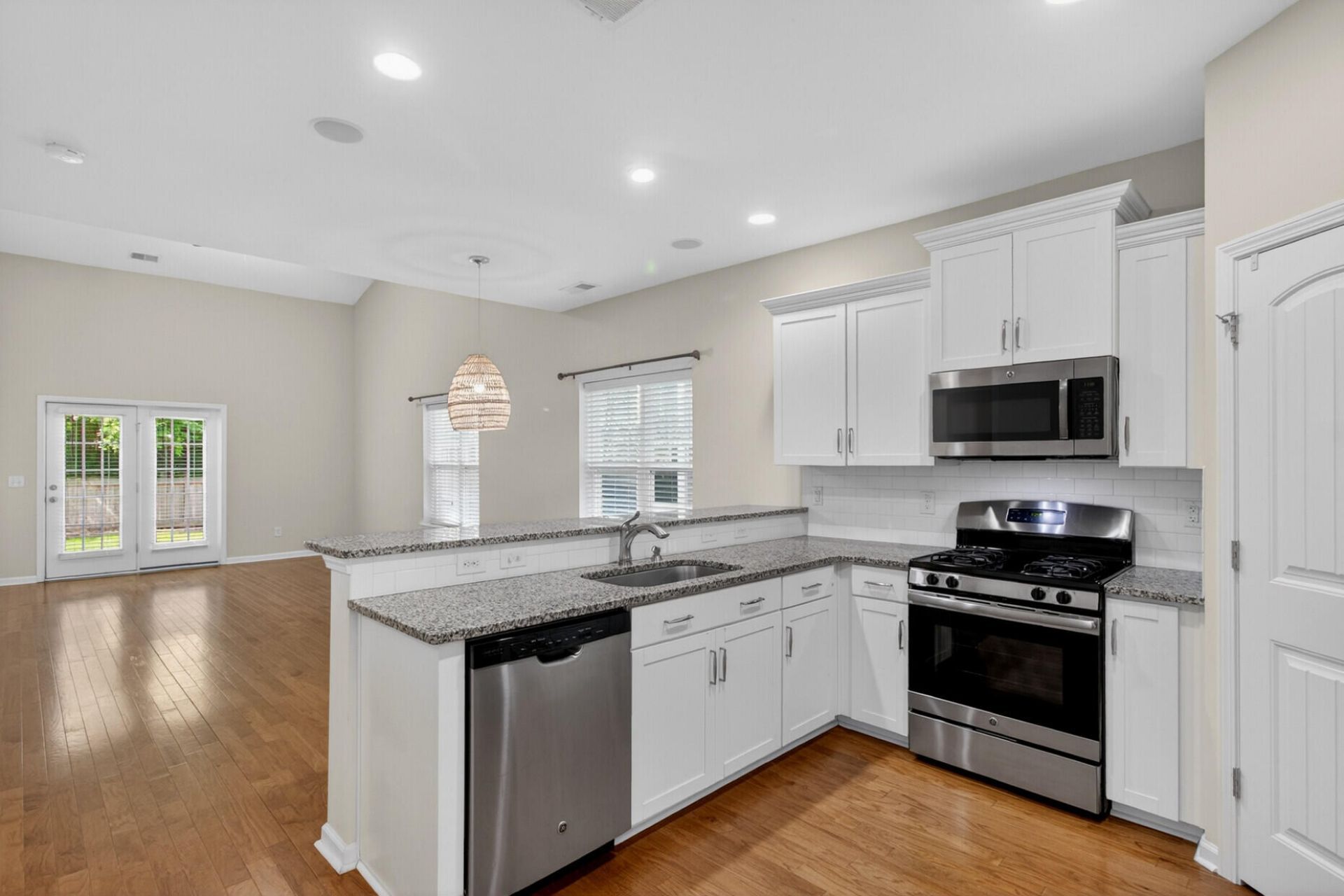 3121 Mulan Lane Photo 7