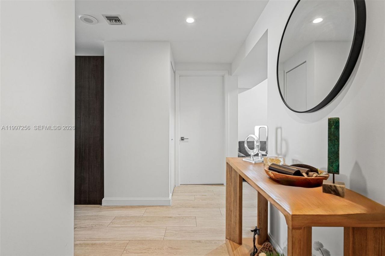 45 SW 9th St, Unit 2910, Miami, FL 33130 Photo