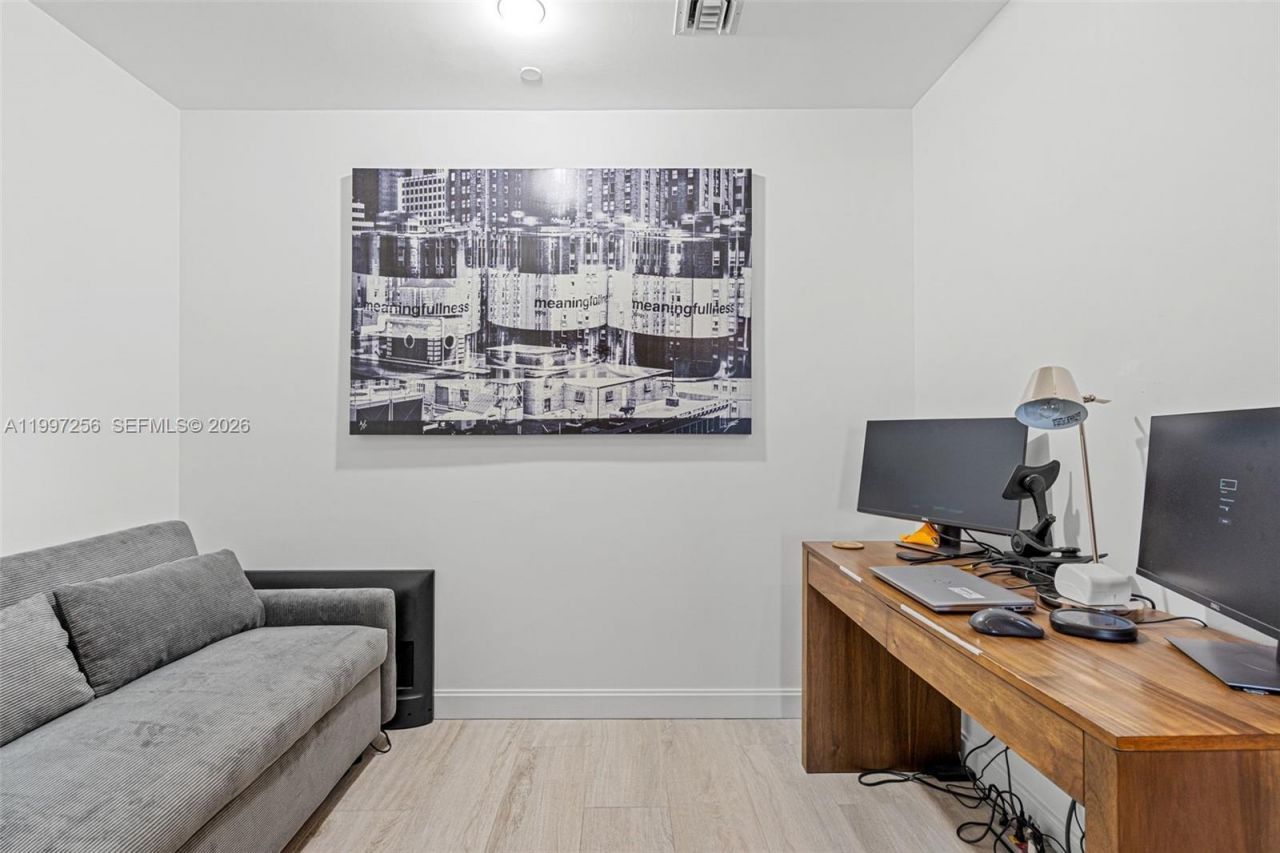 45 SW 9th St, Unit 2910, Miami, FL 33130 Photo