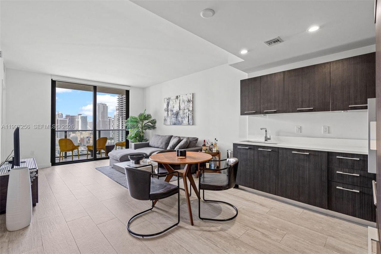 45 SW 9th St, Unit 2910, Miami, FL 33130 Photo