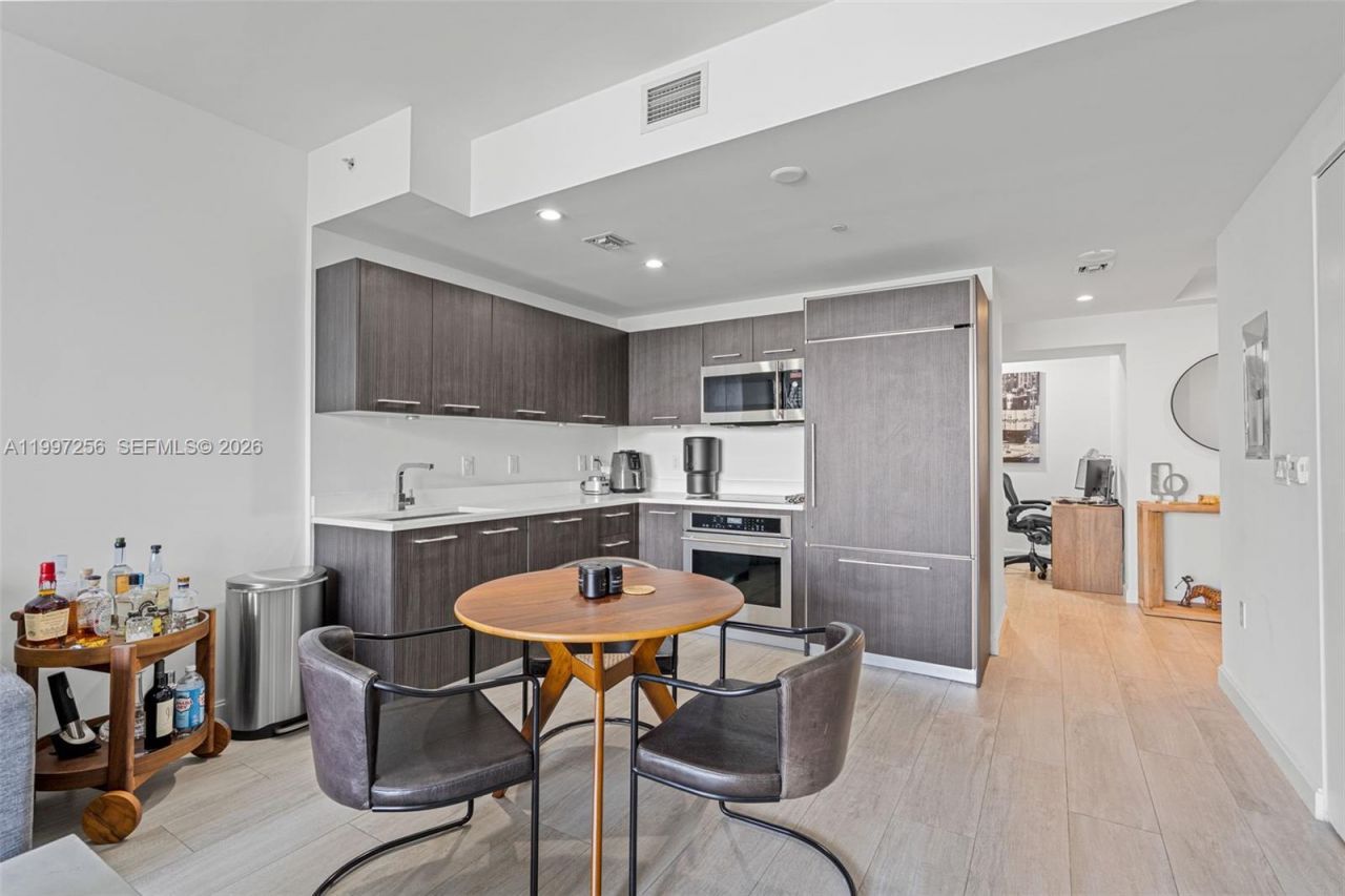 45 SW 9th St, Unit 2910, Miami, FL 33130 Photo