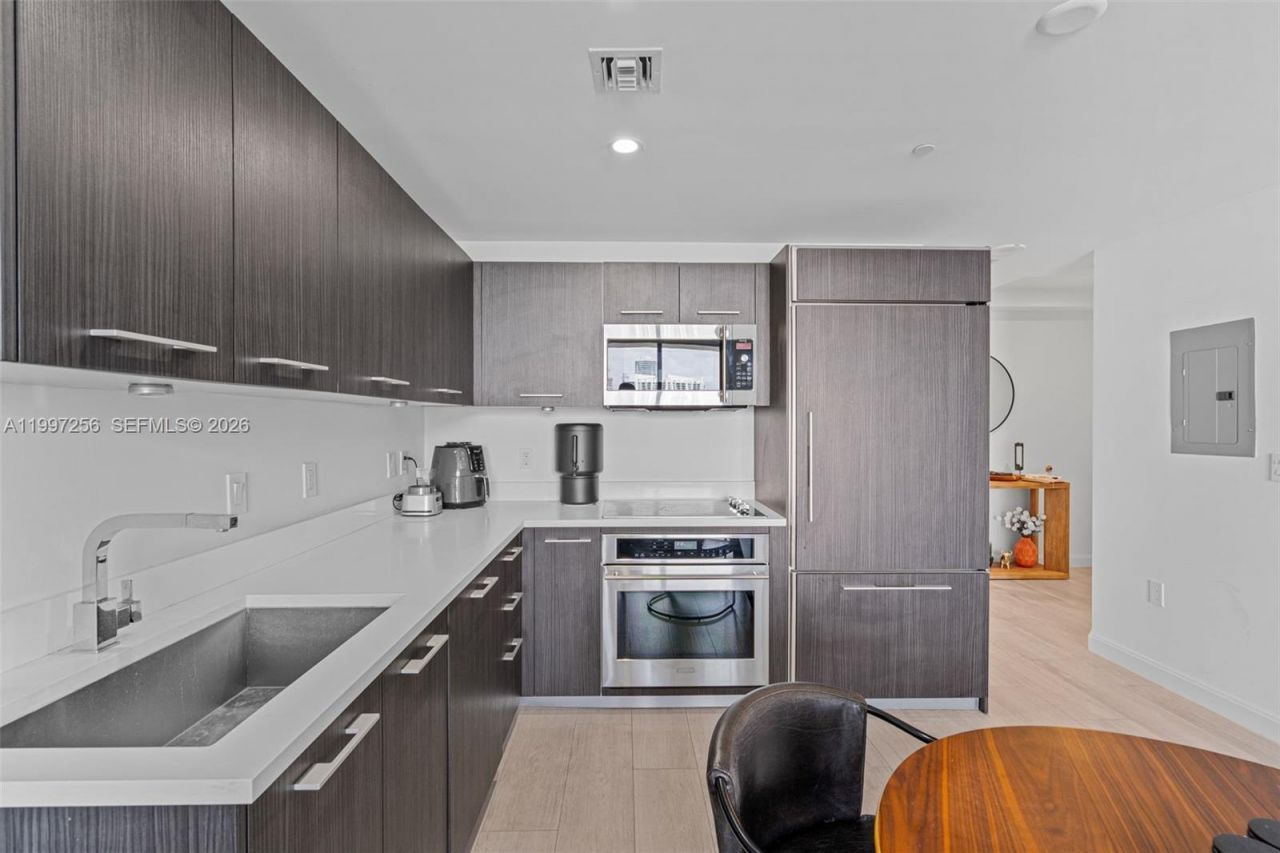 45 SW 9th St, Unit 2910, Miami, FL 33130 Photo