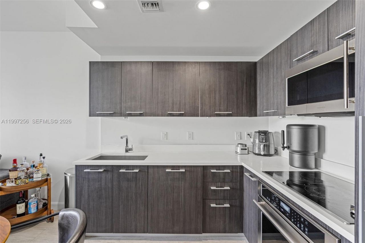 45 SW 9th St, Unit 2910, Miami, FL 33130 Photo