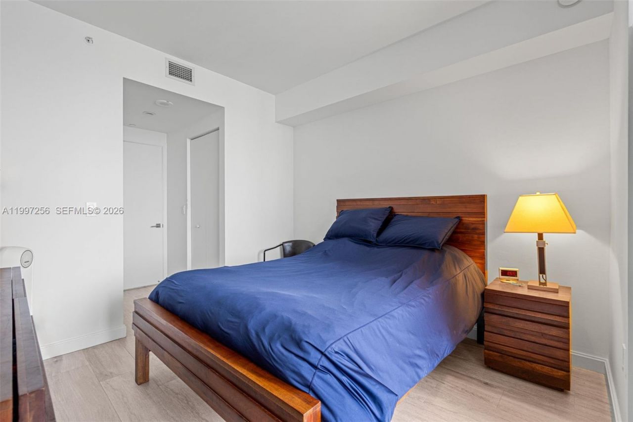 45 SW 9th St, Unit 2910, Miami, FL 33130 Photo