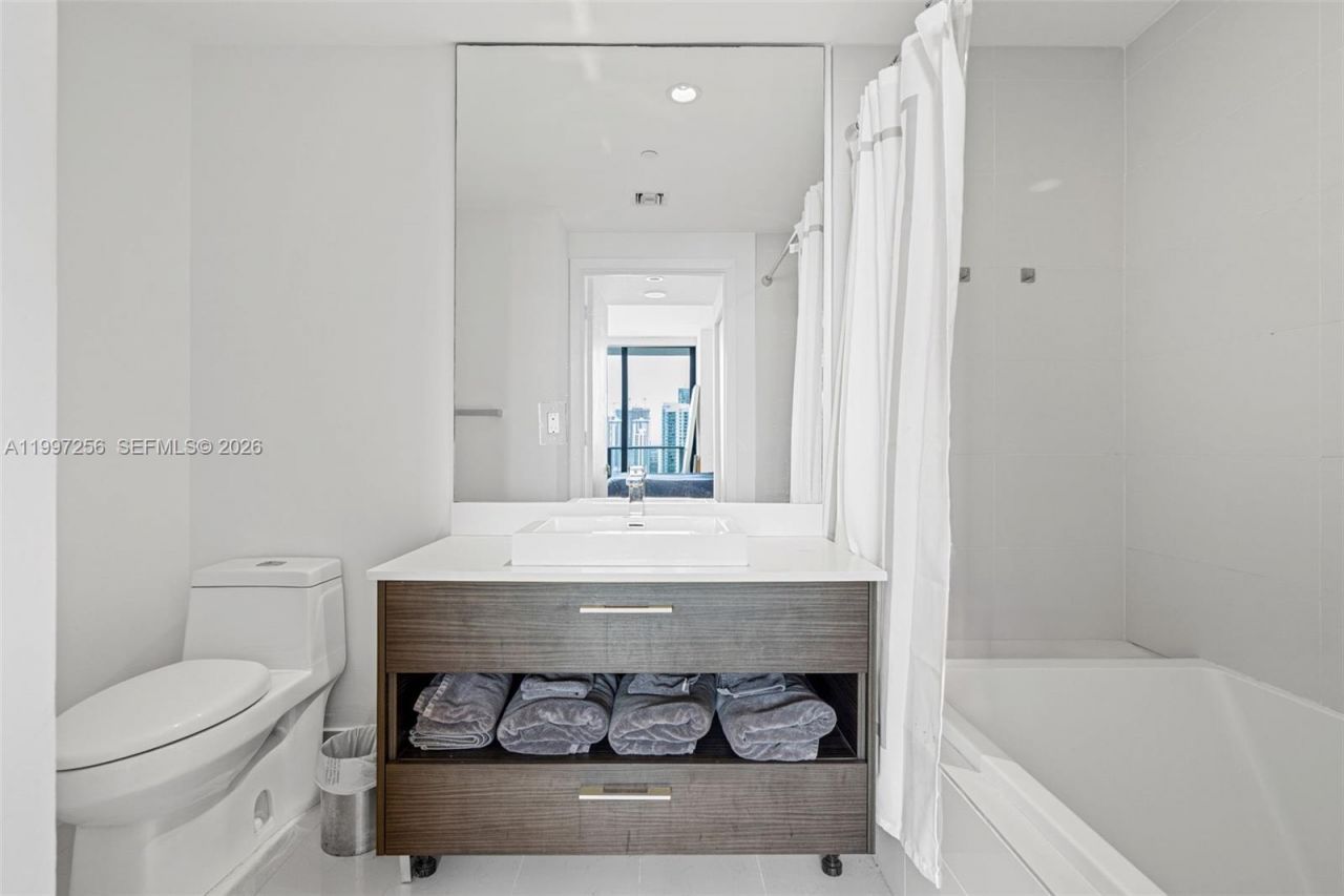 45 SW 9th St, Unit 2910, Miami, FL 33130 Photo