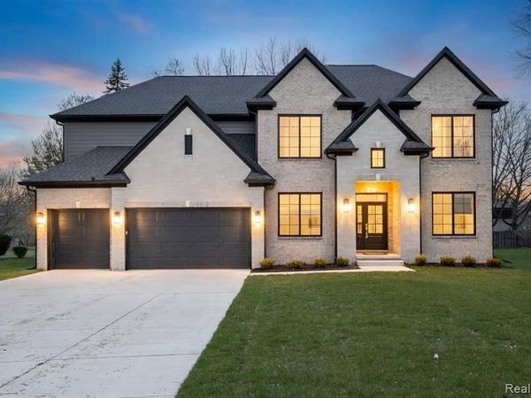 50 Lesdale Drive, Troy, MI 48085