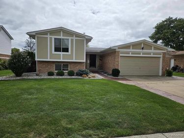 1830 N Lake Drive, Troy, MI 48083