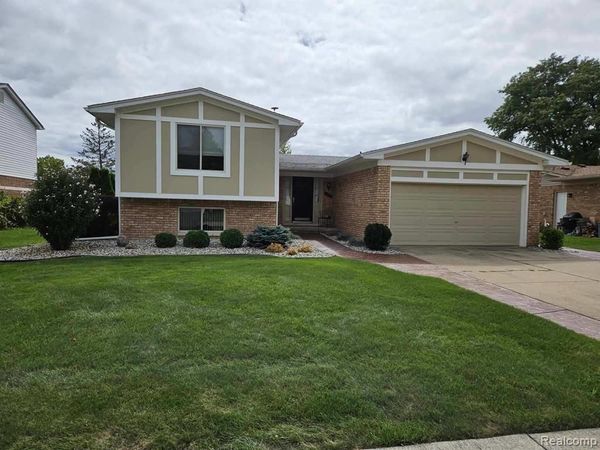 1830 N Lake Drive, Troy, MI 48083