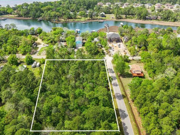 Tanbark Dr, Milton, FL 32583