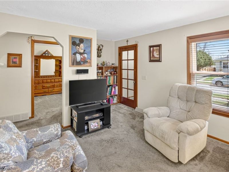 10004 Manoa Avenue, Brooklyn, OH 44144 Photo 15