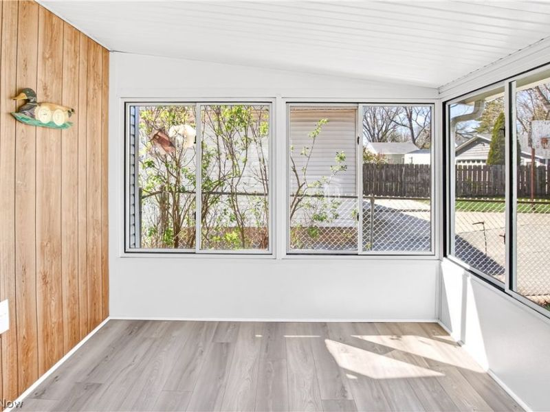 10004 Manoa Avenue, Brooklyn, OH 44144 Photo 17