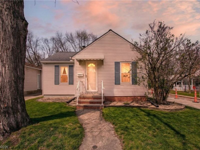 10004 Manoa Avenue, Brooklyn, OH 44144 Photo 2