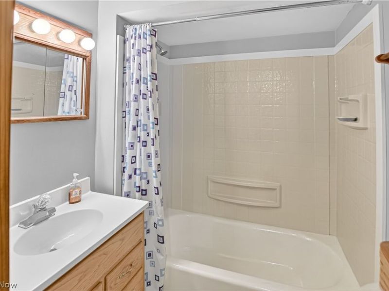 10004 Manoa Avenue, Brooklyn, OH 44144 Photo 22