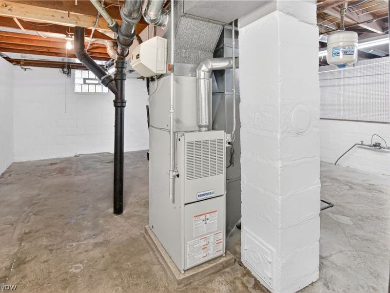 10004 Manoa Avenue, Brooklyn, OH 44144 Photo 27