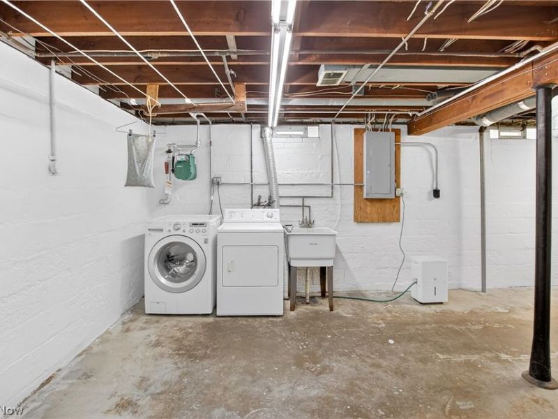 10004 Manoa Avenue, Brooklyn, OH 44144 Photo 29