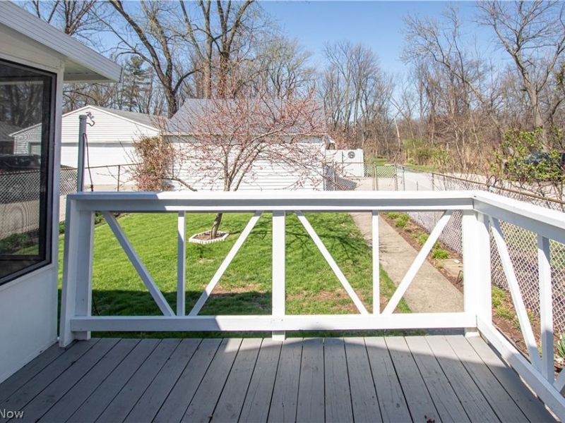 10004 Manoa Avenue, Brooklyn, OH 44144 Photo 32