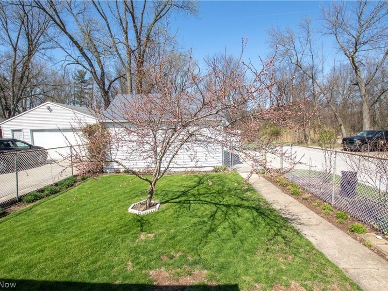 10004 Manoa Avenue, Brooklyn, OH 44144 Photo 34