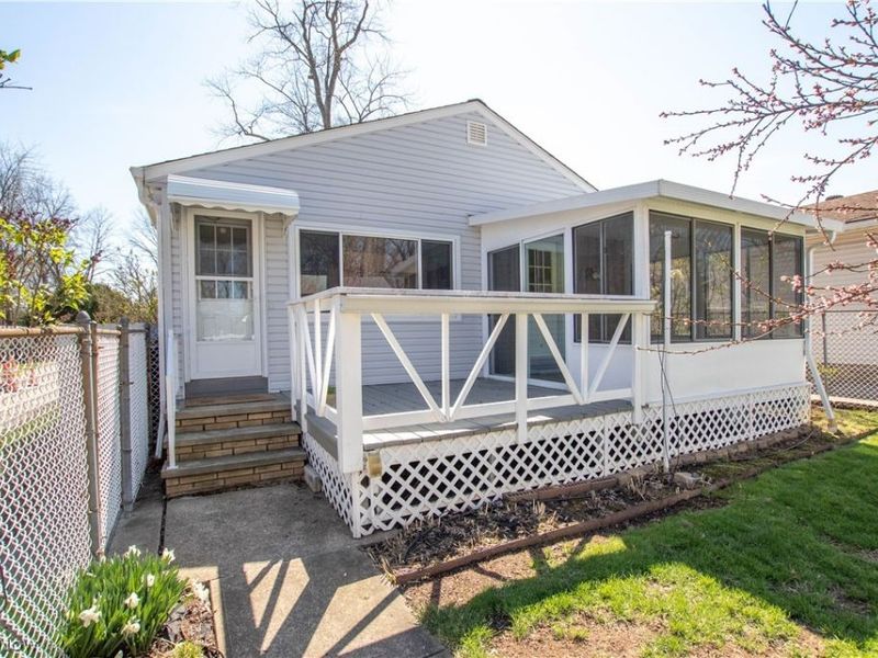 10004 Manoa Avenue, Brooklyn, OH 44144 Photo 35