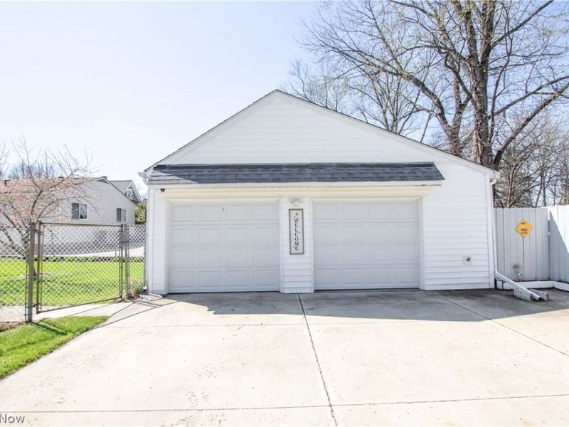 10004 Manoa Avenue, Brooklyn, OH 44144 Photo 38