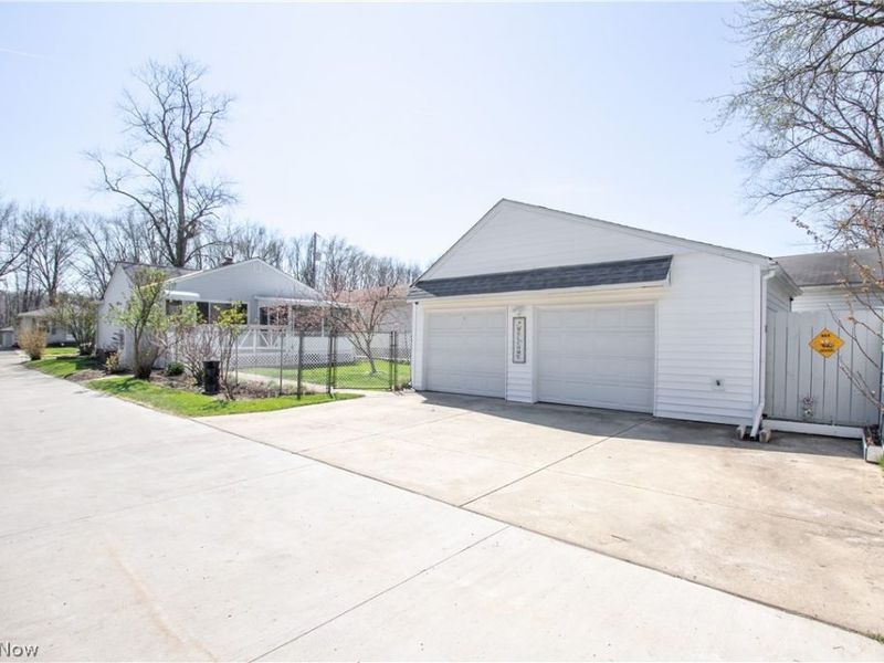 10004 Manoa Avenue, Brooklyn, OH 44144 Photo 39