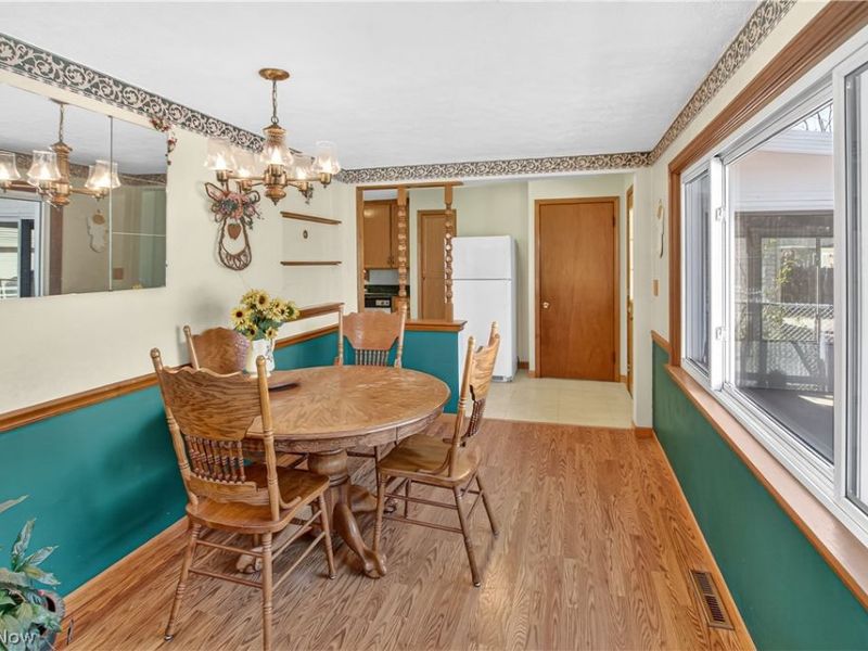 10004 Manoa Avenue, Brooklyn, OH 44144 Photo 6