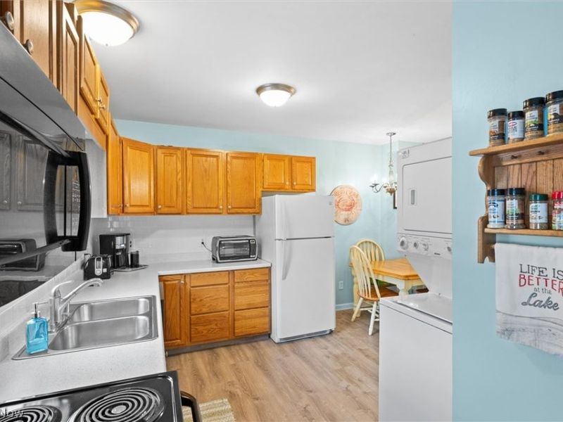 515 W 2nd Street, Port Clinton, OH 43452 Photo 11