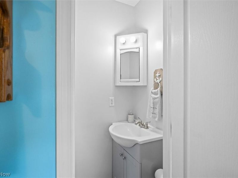 515 W 2nd Street, Port Clinton, OH 43452 Photo 14