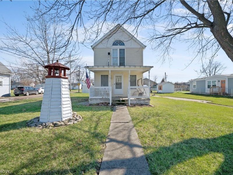 515 W 2nd Street, Port Clinton, OH 43452 Photo 2