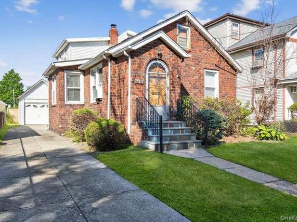 84-50 266th Street , Floral Park, NY 11001