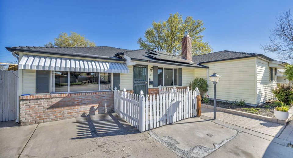 18 E Prater Way, Sparks, NV 89431 Photo