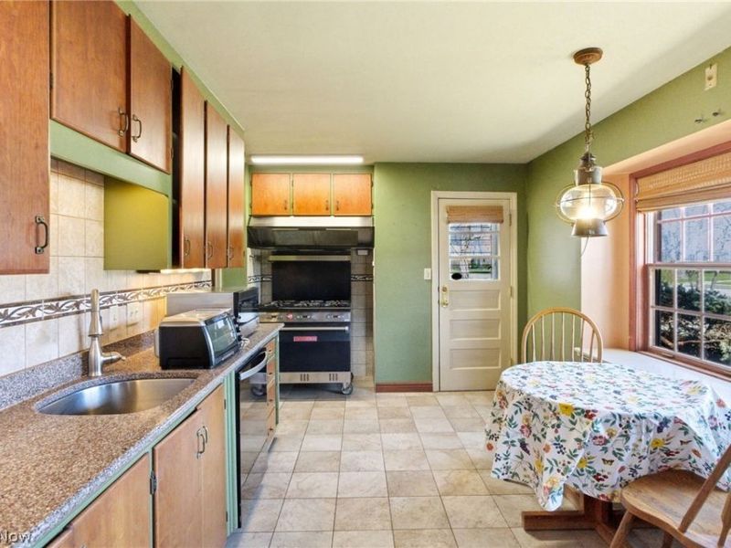 29319 Cresthaven Drive, Willowick, OH 44095 Photo 8