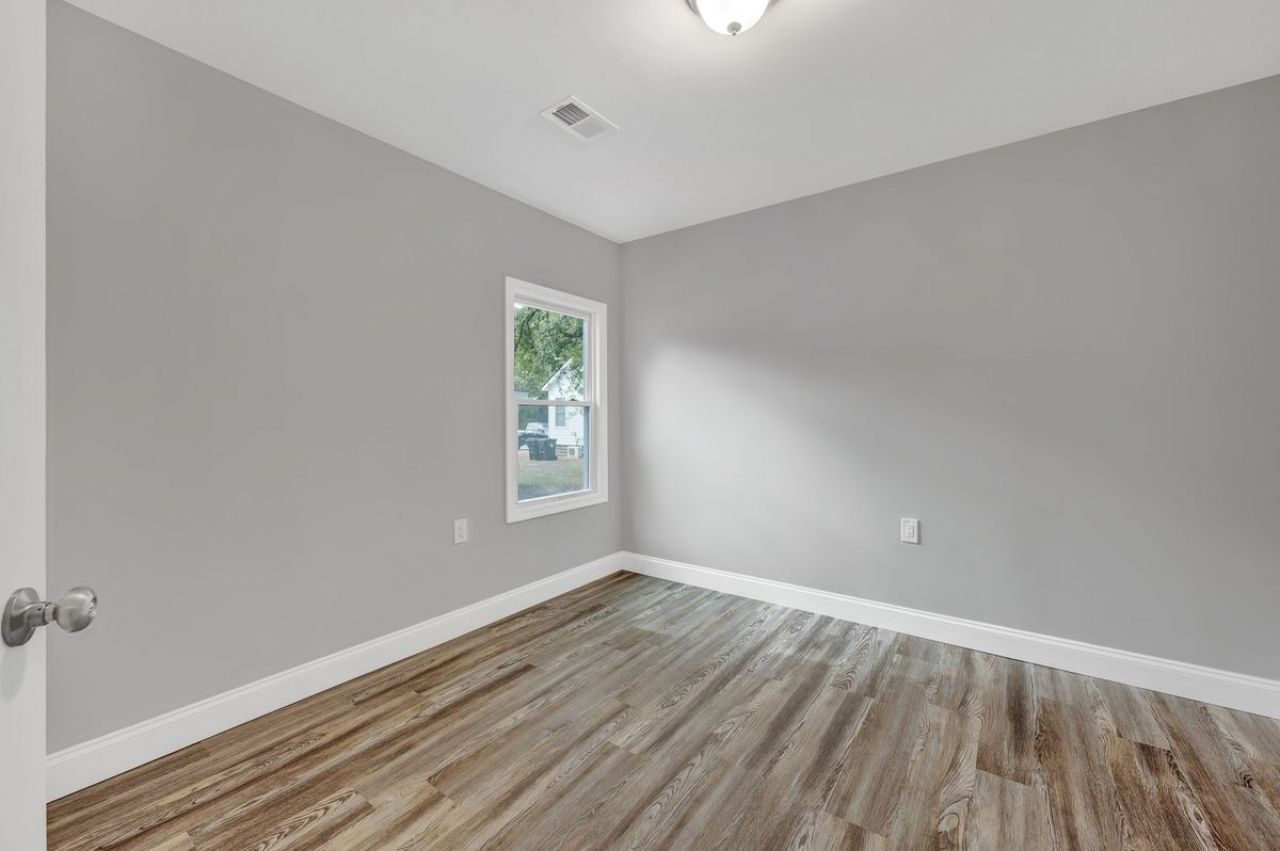 500 N Pine Street Photo 41