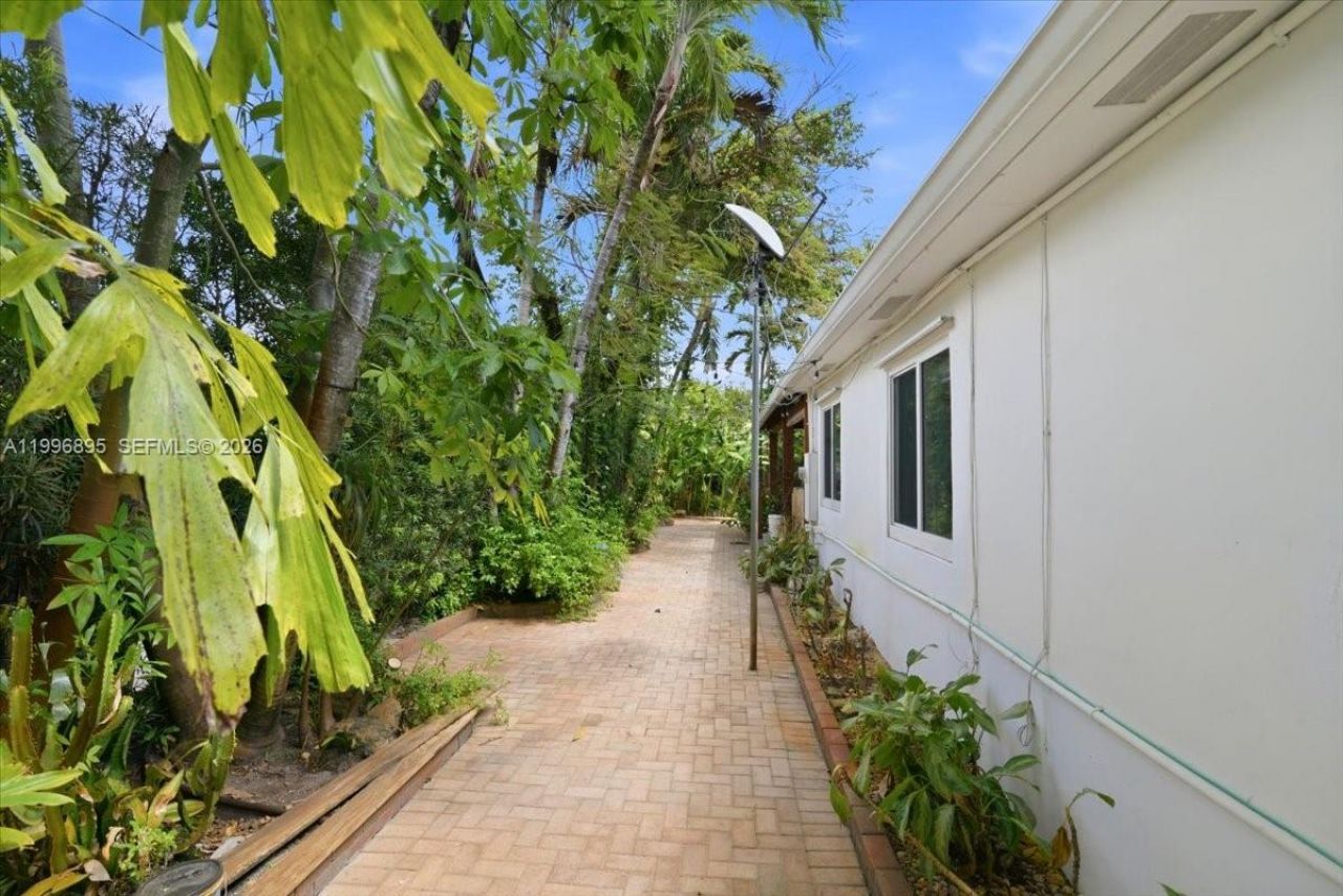 6133 SW 44th Ter, Miami, FL 33155 Photo