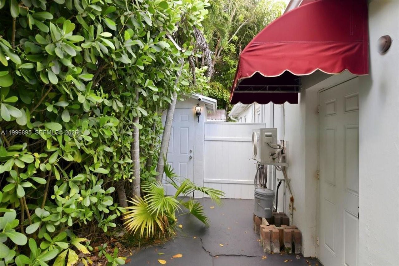 6133 SW 44th Ter, Miami, FL 33155 Photo