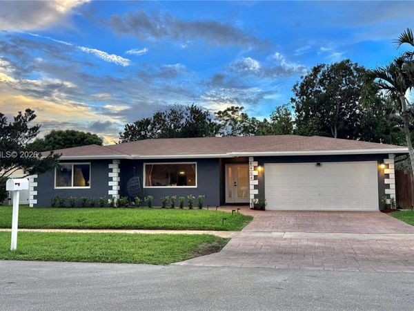 8404 SW 26th St, Davie, FL 33324