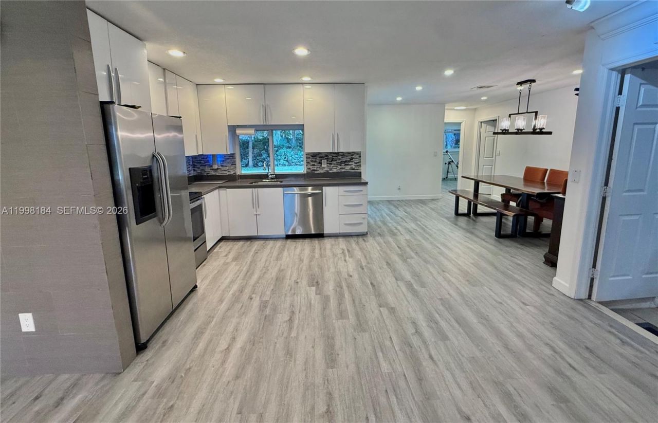 8404 SW 26th St, Davie, FL 33324 Photo