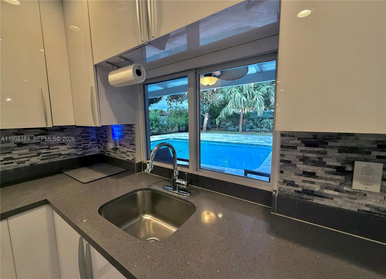 8404 SW 26th St, Davie, FL 33324 Photo