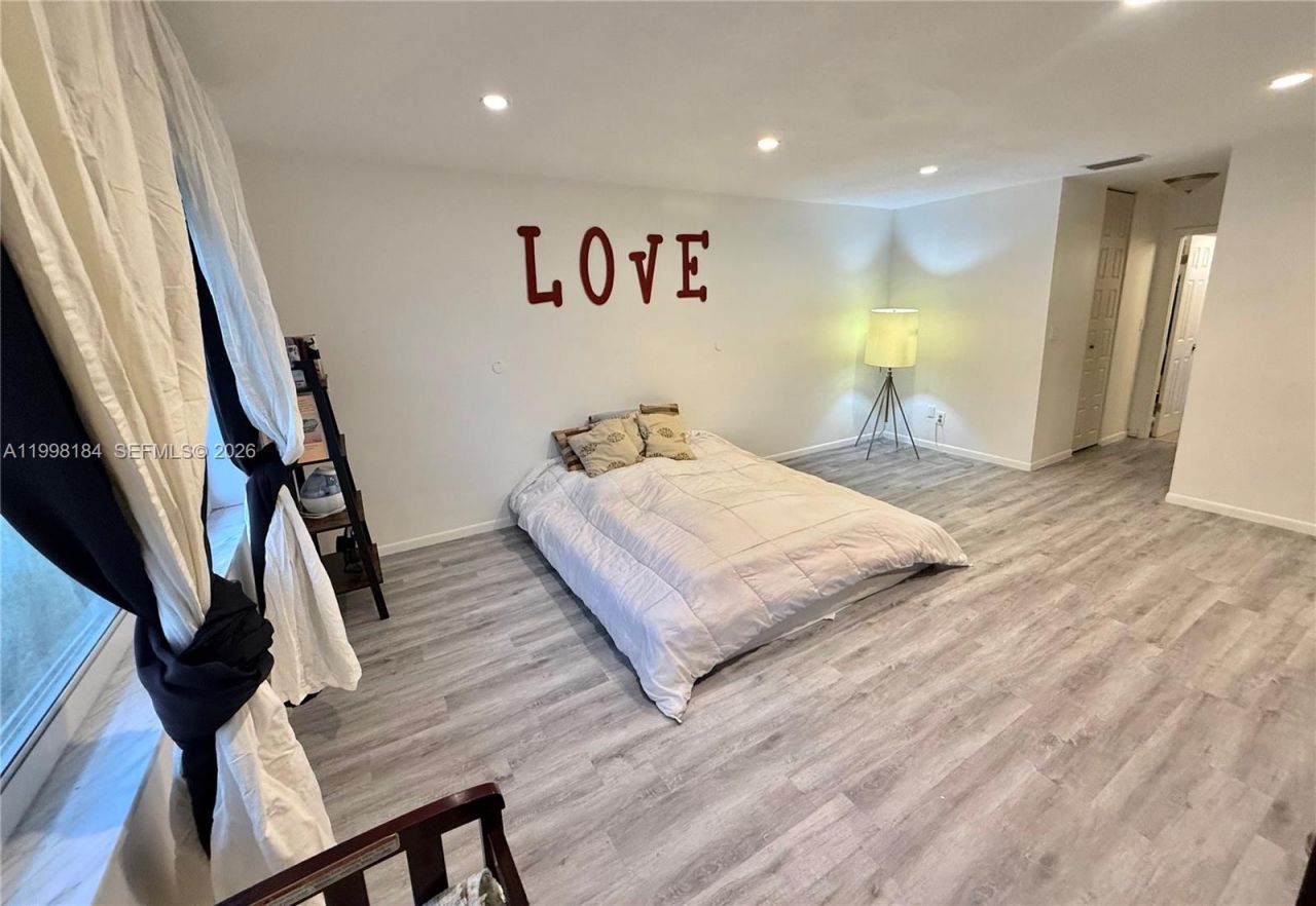 8404 SW 26th St, Davie, FL 33324 Photo